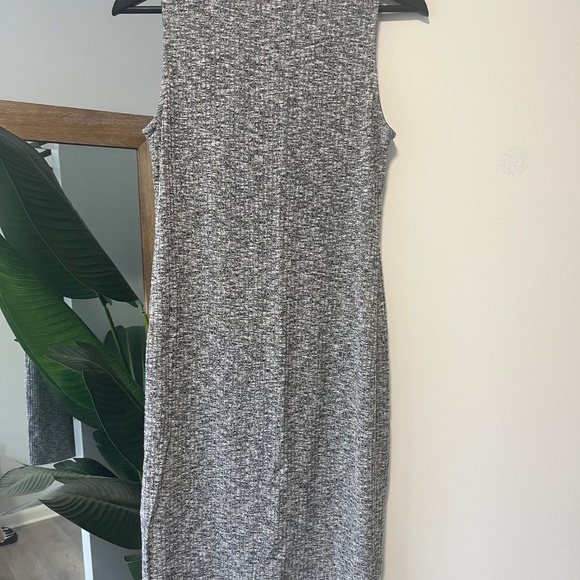 Everly Grey Summer Dress - Medium - Picture 4 of 4